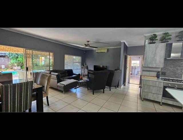 3 BEDROOM TOWNHOUSE FOR SALE IN THREE RIVERS PROPER